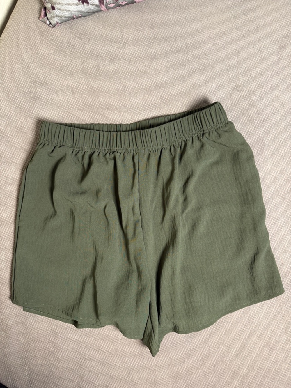 Amazon Brand (Fantaslook) Olive Green Women's Relaxed Short Set - Picture 6 of 8